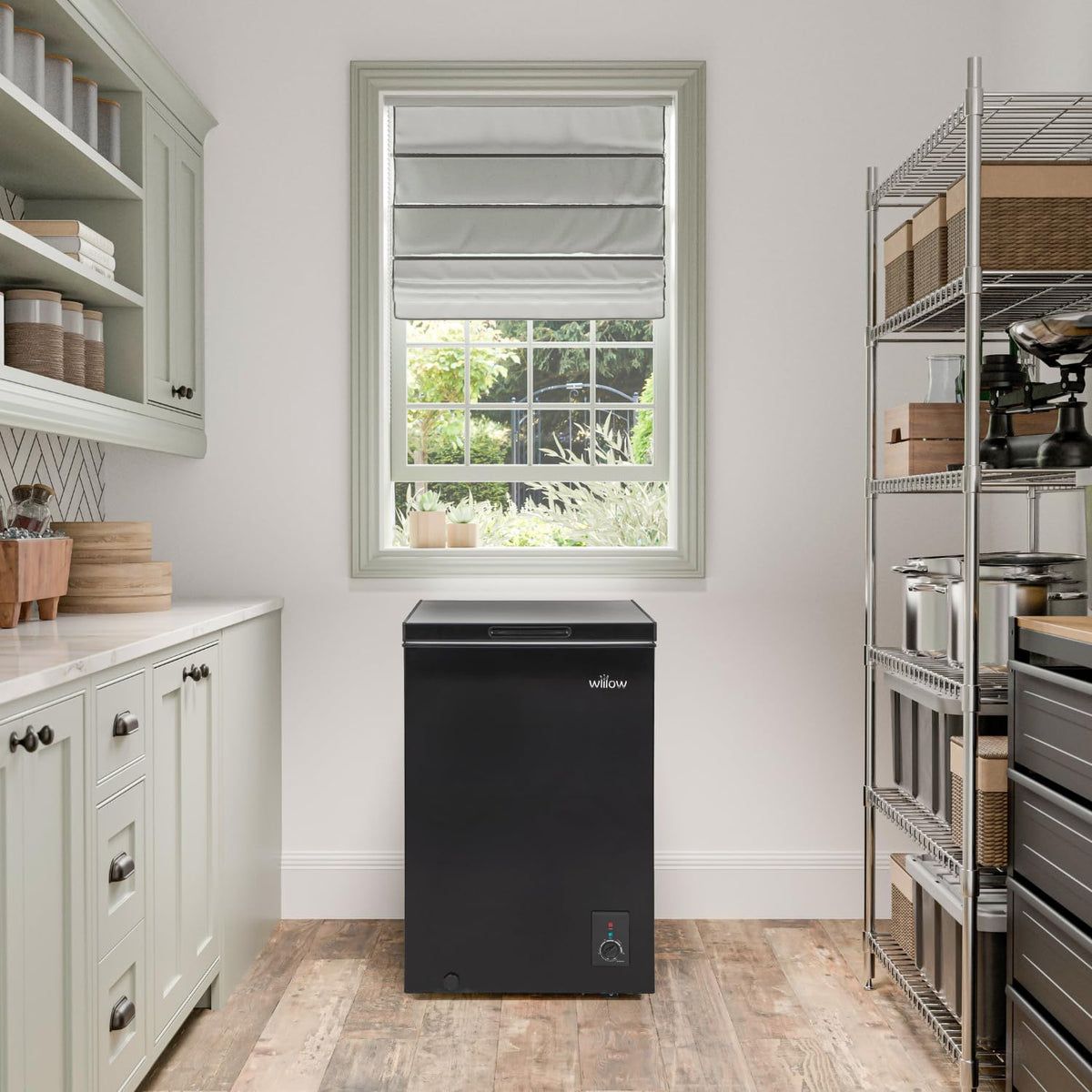 Chest Freezer 3.5 cu ft Removable Basket Adjustable Thermostat Black