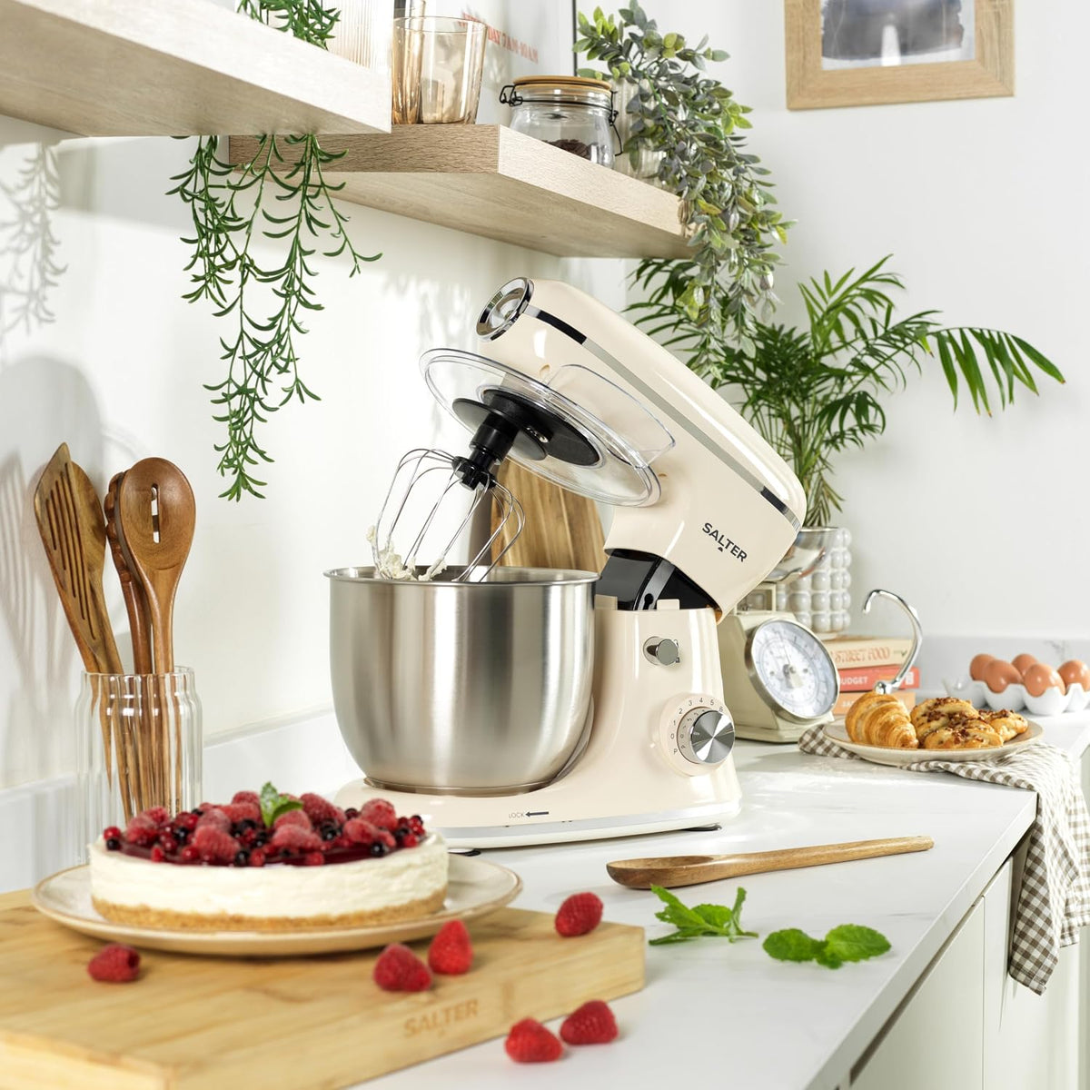 Stand Mixer 5.3 Qt 1300W 8 Speed Cream