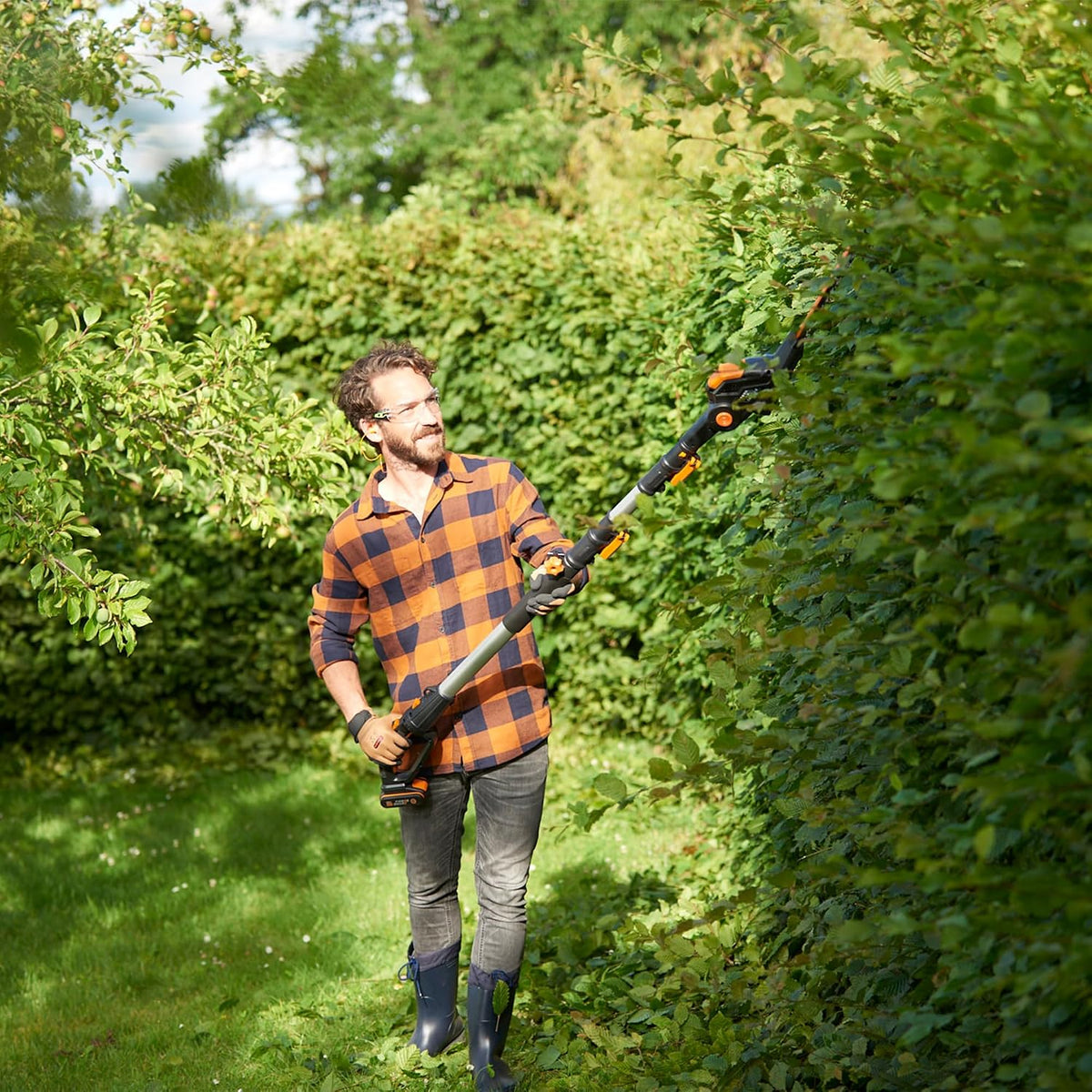 Cordless Pole Hedge Trimmer 17.7in 10.5ft Reach 10-Position Head Black