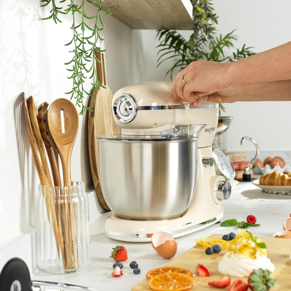 Stand Mixer 5.3 Qt 1300W 8 Speed Cream
