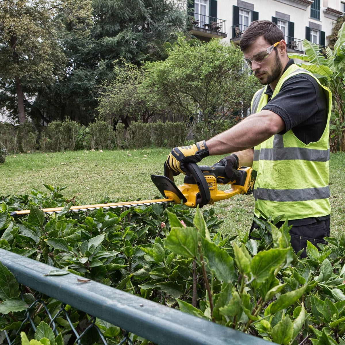Cordless Hedge Trimmer 21.7in 0.75in Gap 18V Bare Unit