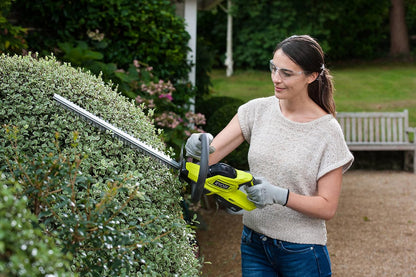 Cordless Hedge Trimmer 17.7in 18V ONE+ Diamond-Ground Blade